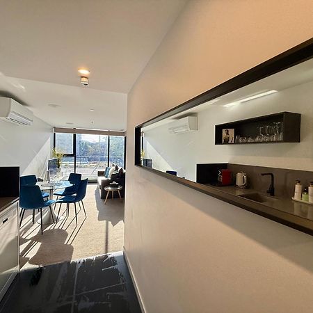 Midnight Luxe 1Br 1Bath Apartment 104 In The Heart Of Braddon Pool Sauna Secure Parking Wine Wifi Canberra Bagian luar foto