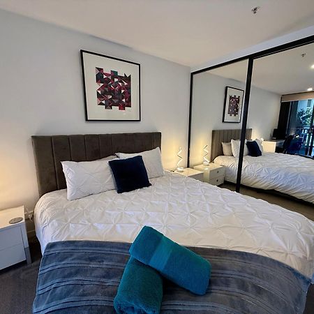 Midnight Luxe 1Br 1Bath Apartment 104 In The Heart Of Braddon Pool Sauna Secure Parking Wine Wifi Canberra Bagian luar foto