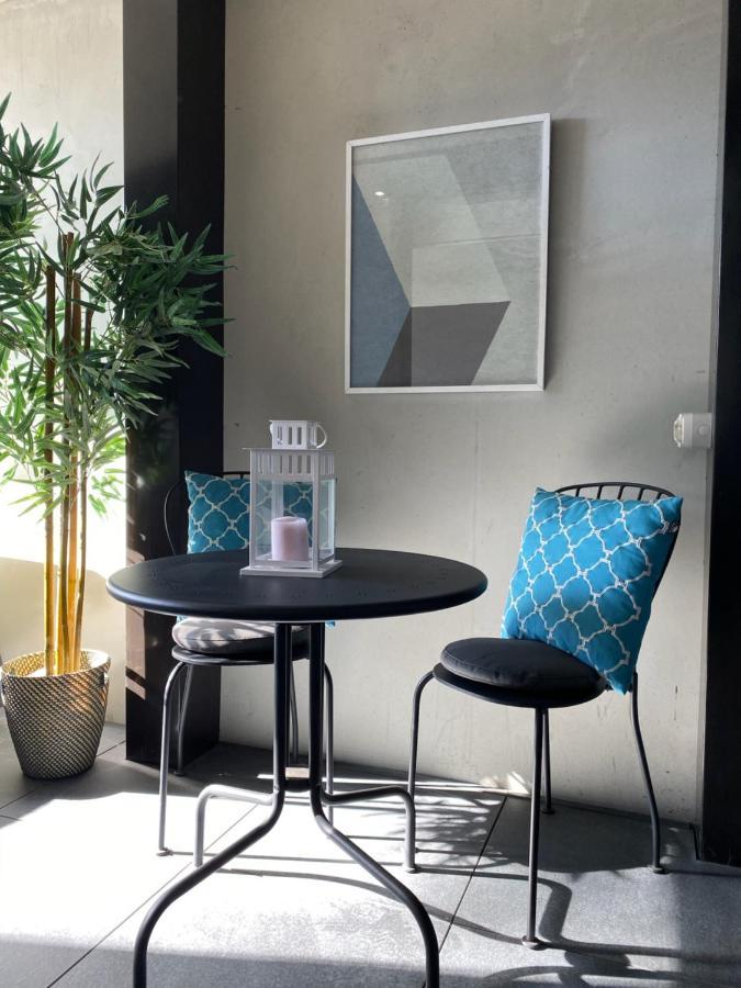 Midnight Luxe 1Br 1Bath Apartment 104 In The Heart Of Braddon Pool Sauna Secure Parking Wine Wifi Canberra Bagian luar foto