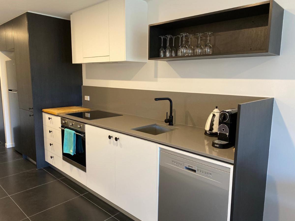 Midnight Luxe 1Br 1Bath Apartment 104 In The Heart Of Braddon Pool Sauna Secure Parking Wine Wifi Canberra Bagian luar foto