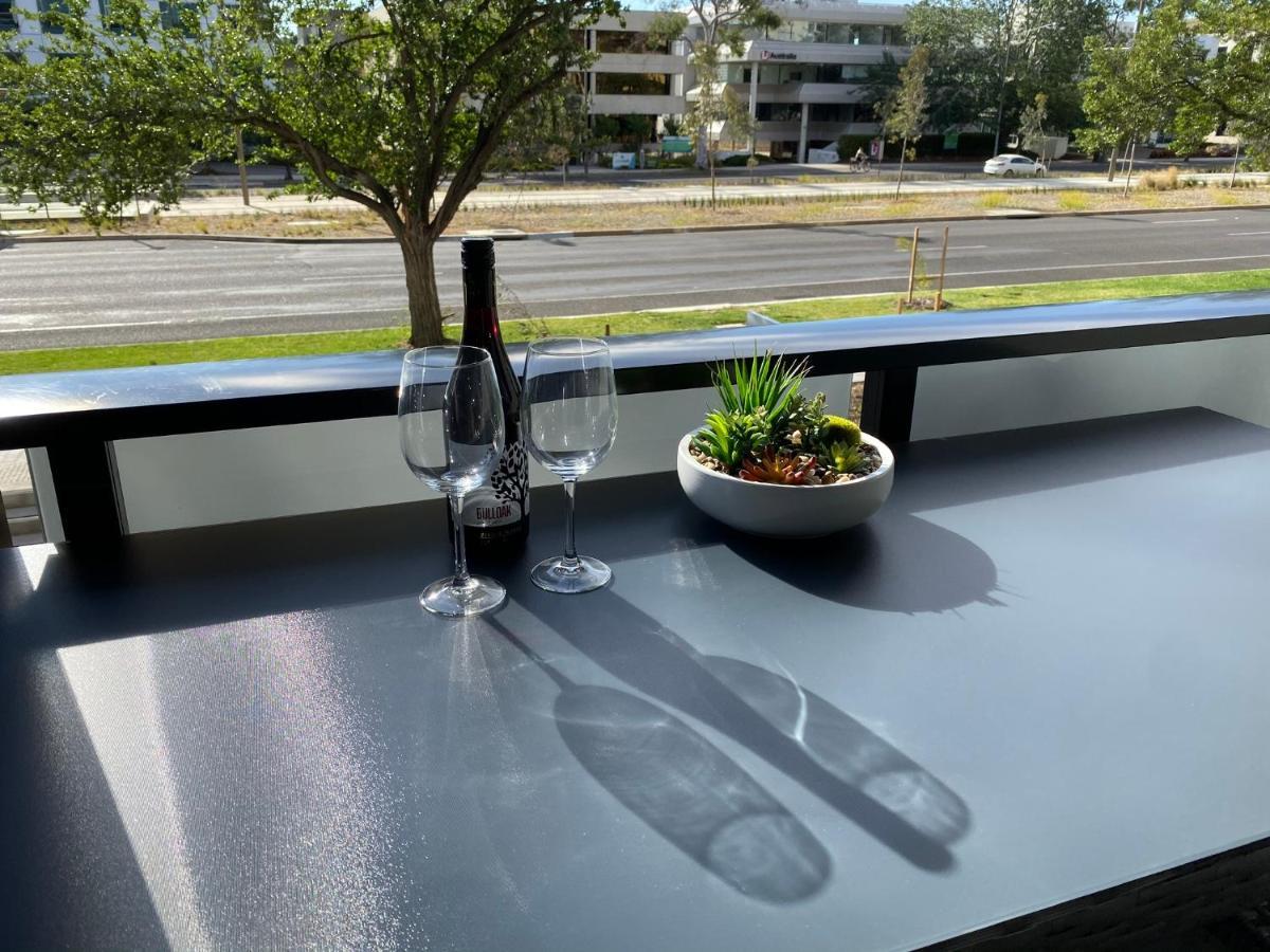 Midnight Luxe 1Br 1Bath Apartment 104 In The Heart Of Braddon Pool Sauna Secure Parking Wine Wifi Canberra Bagian luar foto