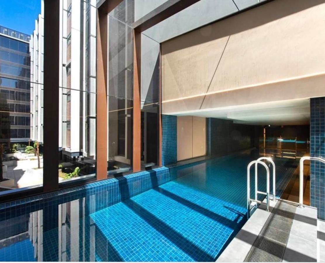 Midnight Luxe 1Br 1Bath Apartment 104 In The Heart Of Braddon Pool Sauna Secure Parking Wine Wifi Canberra Bagian luar foto