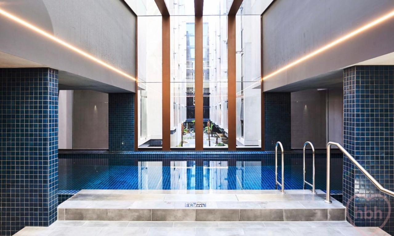 Midnight Luxe 1Br 1Bath Apartment 104 In The Heart Of Braddon Pool Sauna Secure Parking Wine Wifi Canberra Bagian luar foto