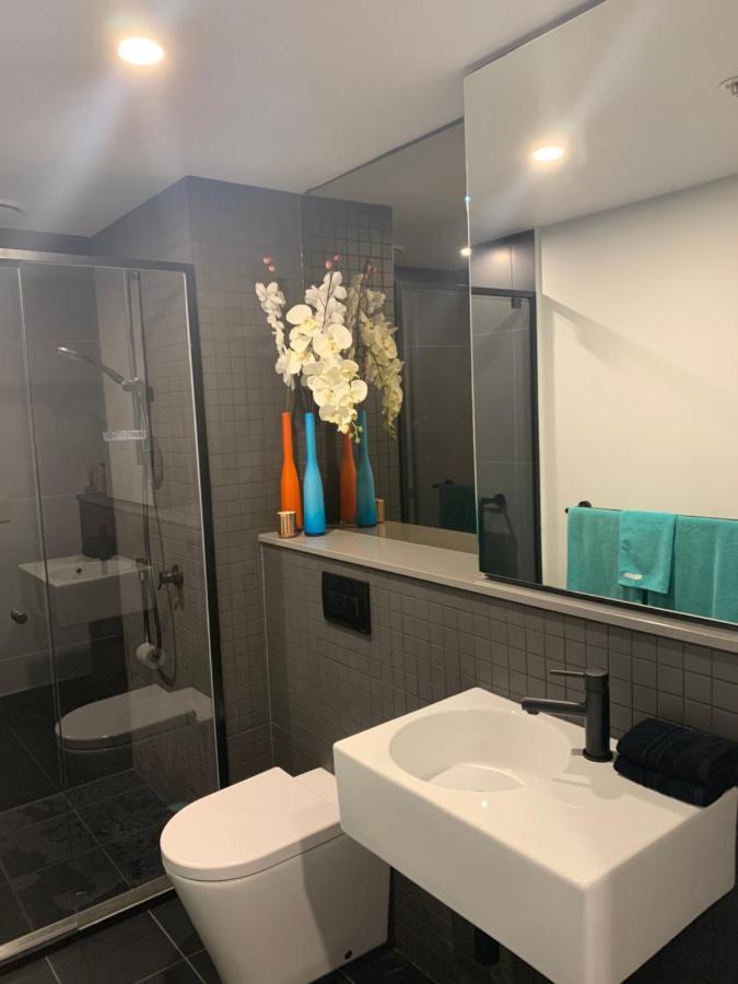 Midnight Luxe 1Br 1Bath Apartment 104 In The Heart Of Braddon Pool Sauna Secure Parking Wine Wifi Canberra Bagian luar foto