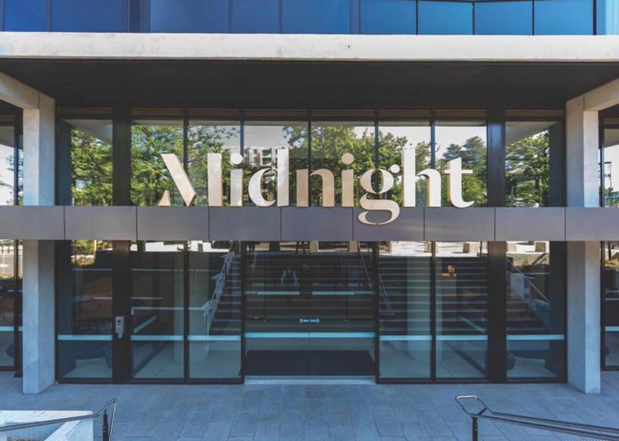 Midnight Luxe 1Br 1Bath Apartment 104 In The Heart Of Braddon Pool Sauna Secure Parking Wine Wifi Canberra Bagian luar foto