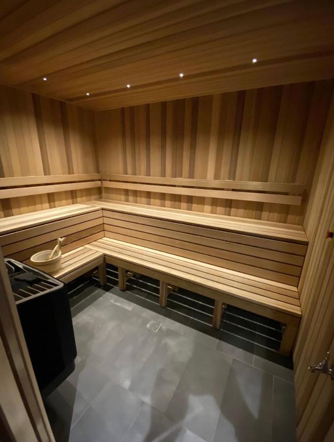 Midnight Luxe 1Br 1Bath Apartment 104 In The Heart Of Braddon Pool Sauna Secure Parking Wine Wifi Canberra Bagian luar foto
