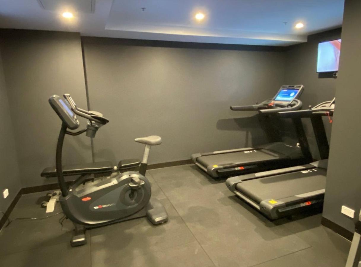 Midnight Luxe 1Br 1Bath Apartment 104 In The Heart Of Braddon Pool Sauna Secure Parking Wine Wifi Canberra Bagian luar foto