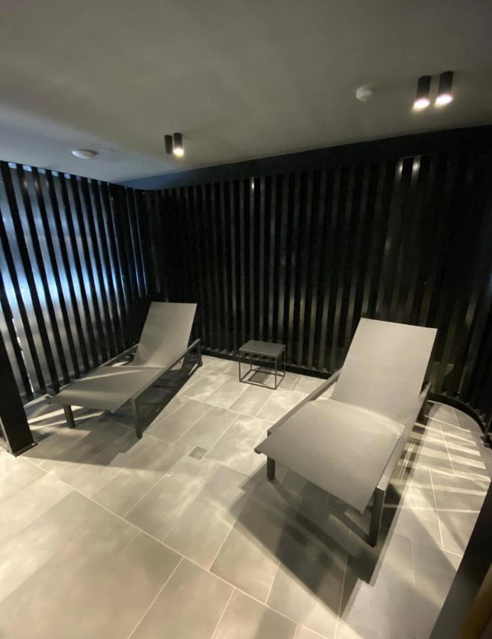 Midnight Luxe 1Br 1Bath Apartment 104 In The Heart Of Braddon Pool Sauna Secure Parking Wine Wifi Canberra Bagian luar foto