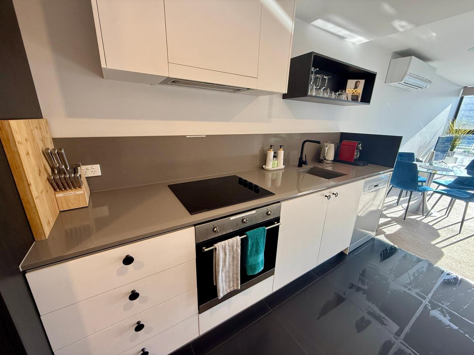 Midnight Luxe 1Br 1Bath Apartment 104 In The Heart Of Braddon Pool Sauna Secure Parking Wine Wifi Canberra Bagian luar foto