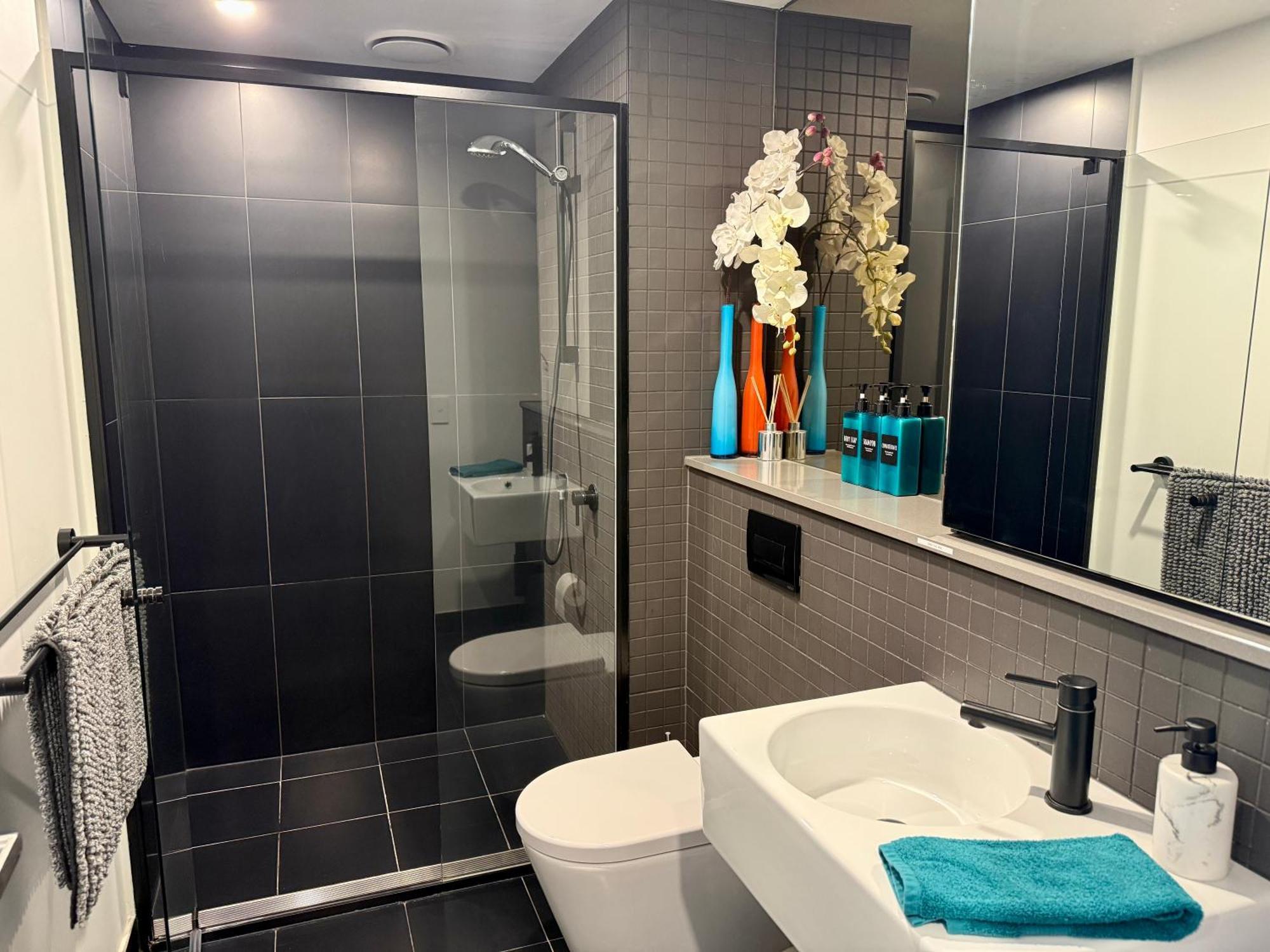Midnight Luxe 1Br 1Bath Apartment 104 In The Heart Of Braddon Pool Sauna Secure Parking Wine Wifi Canberra Bagian luar foto