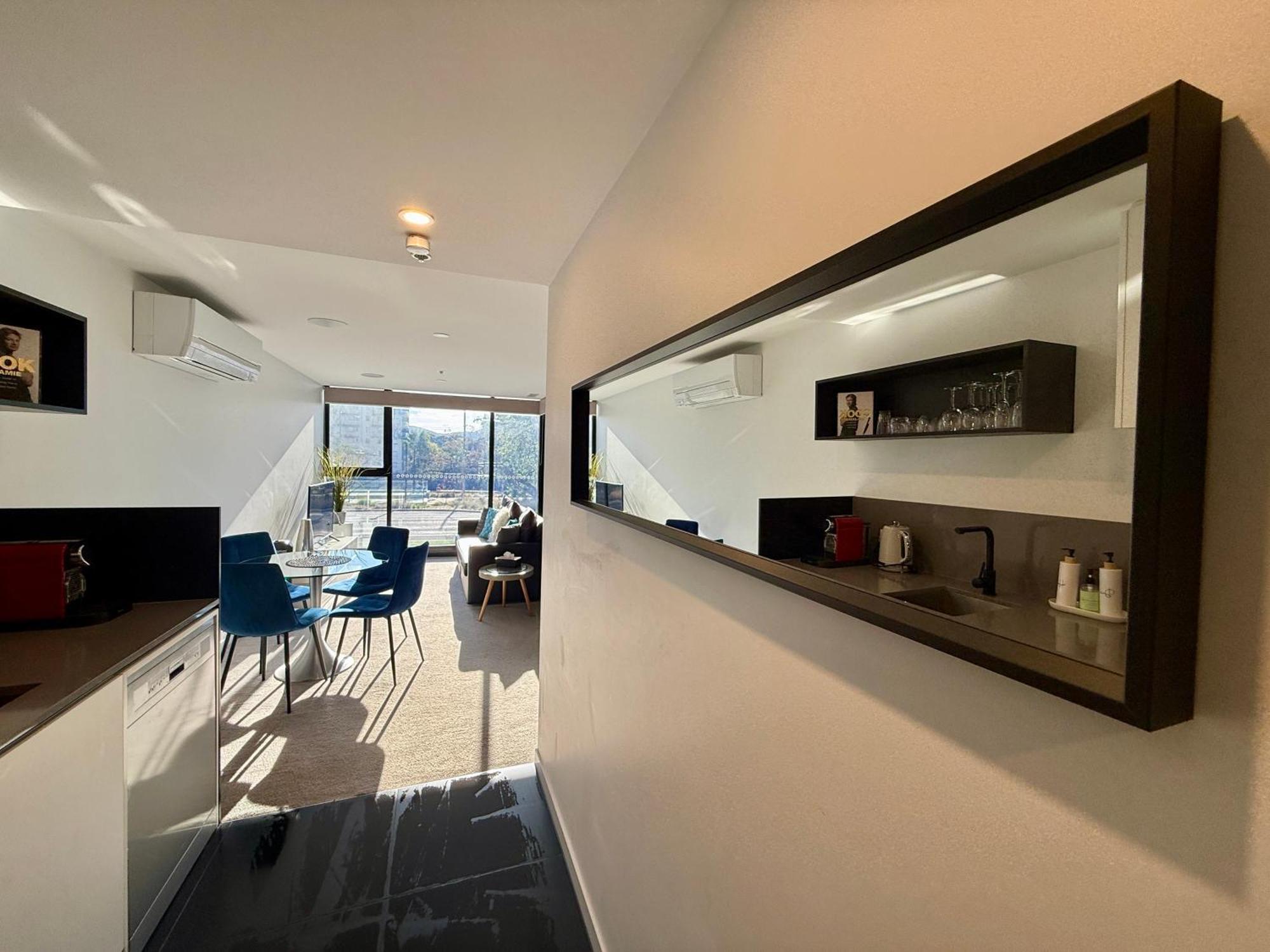 Midnight Luxe 1Br 1Bath Apartment 104 In The Heart Of Braddon Pool Sauna Secure Parking Wine Wifi Canberra Bagian luar foto