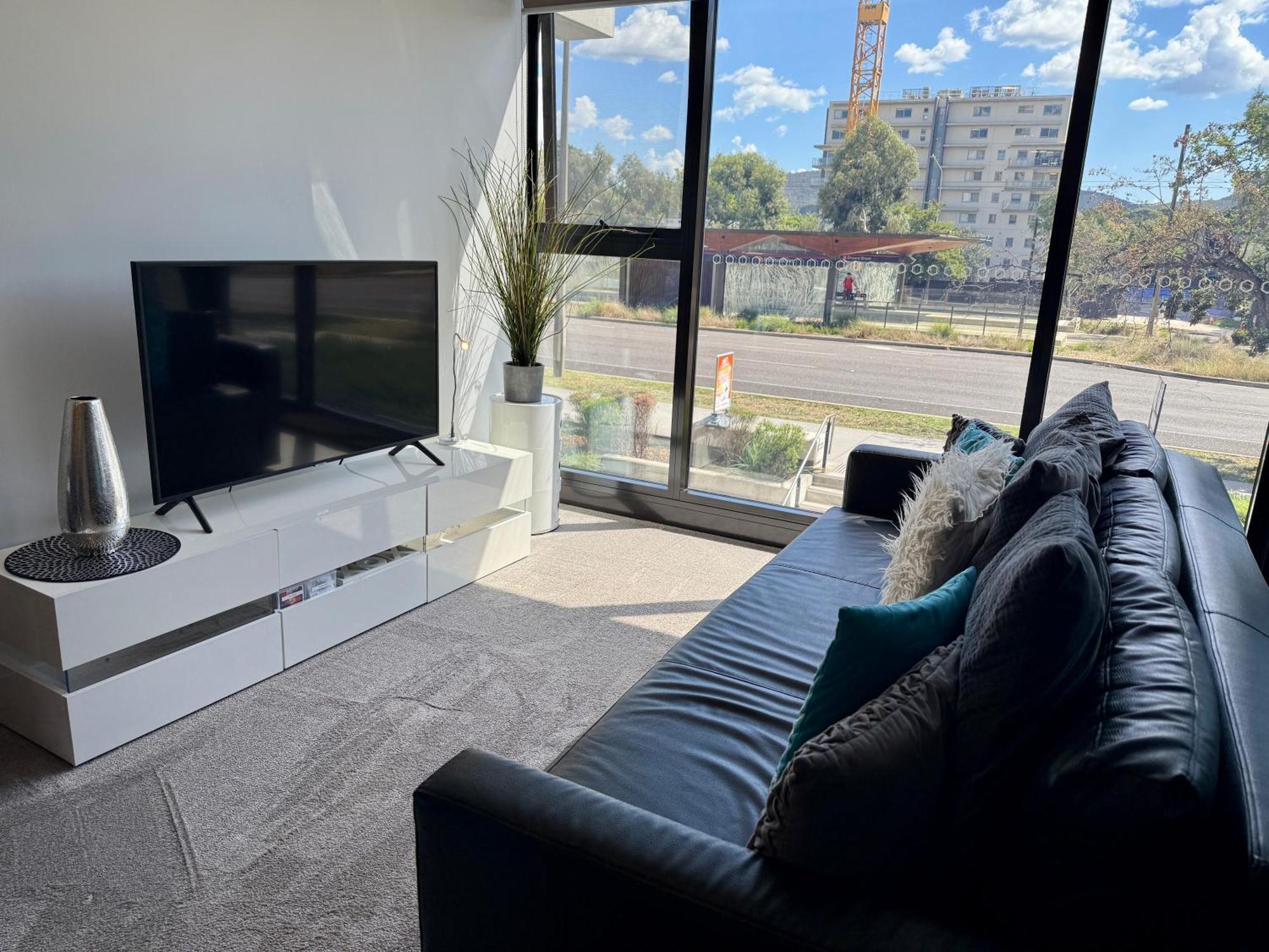 Midnight Luxe 1Br 1Bath Apartment 104 In The Heart Of Braddon Pool Sauna Secure Parking Wine Wifi Canberra Bagian luar foto