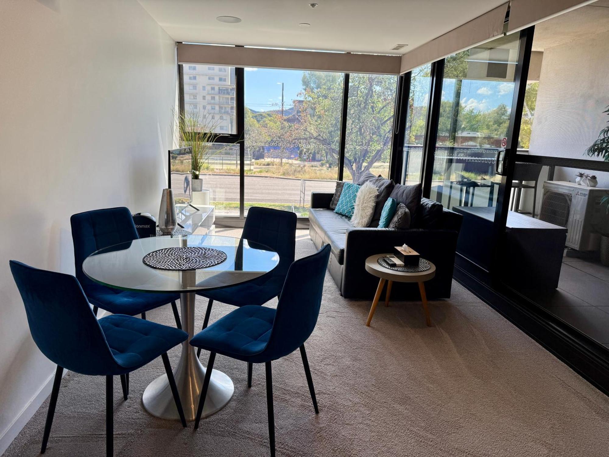 Midnight Luxe 1Br 1Bath Apartment 104 In The Heart Of Braddon Pool Sauna Secure Parking Wine Wifi Canberra Bagian luar foto