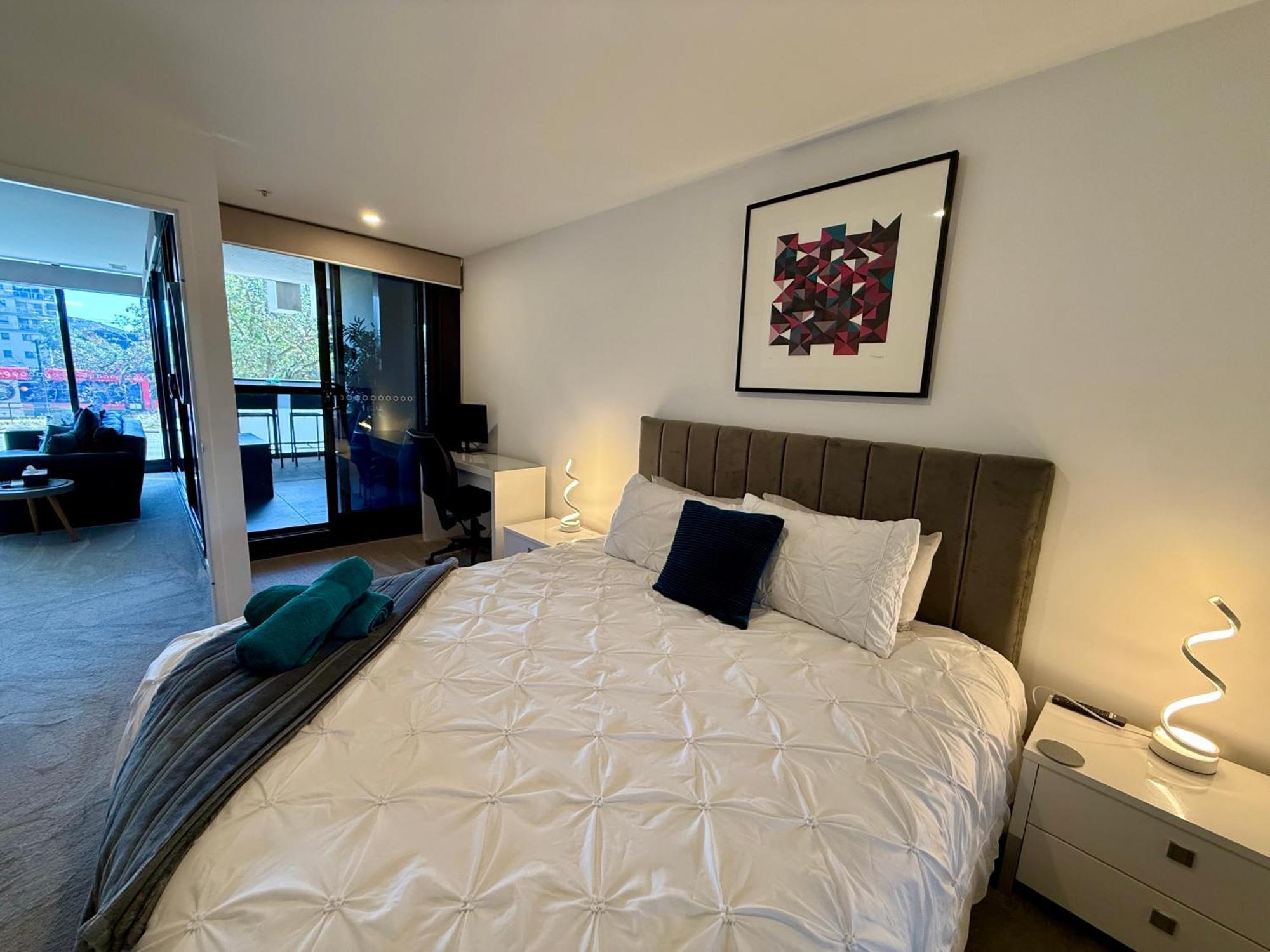 Midnight Luxe 1Br 1Bath Apartment 104 In The Heart Of Braddon Pool Sauna Secure Parking Wine Wifi Canberra Bagian luar foto